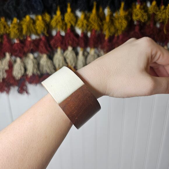 Raven + Lily Neha Wooden Cuff Bracelet Leather Accent Boho Hippie Eggshell 1 - Picture 9 of 9